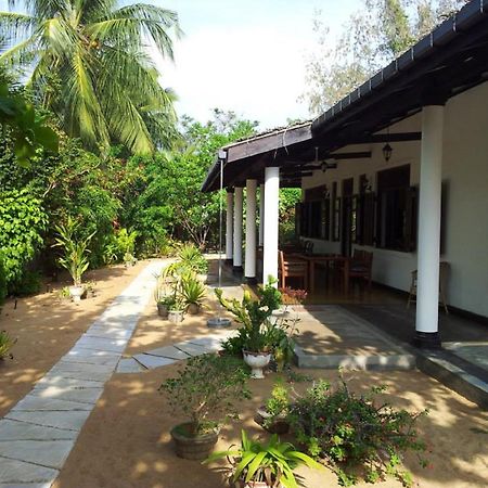 The Danish Villa Resort Baie d'Arugam Extérieur photo