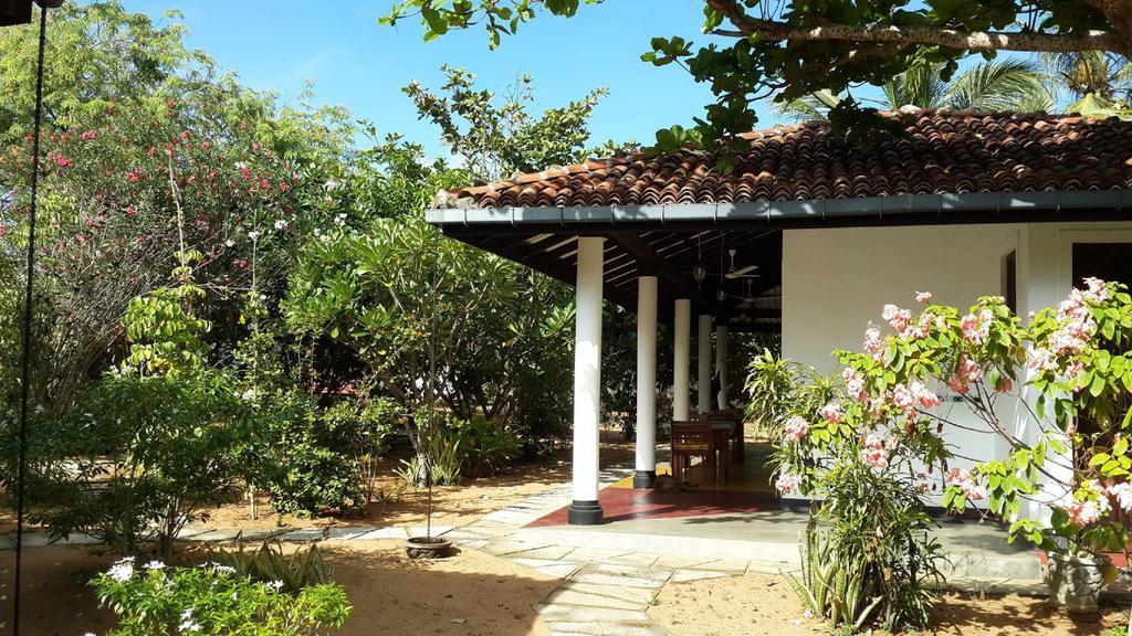 The Danish Villa Resort Baie d'Arugam Extérieur photo