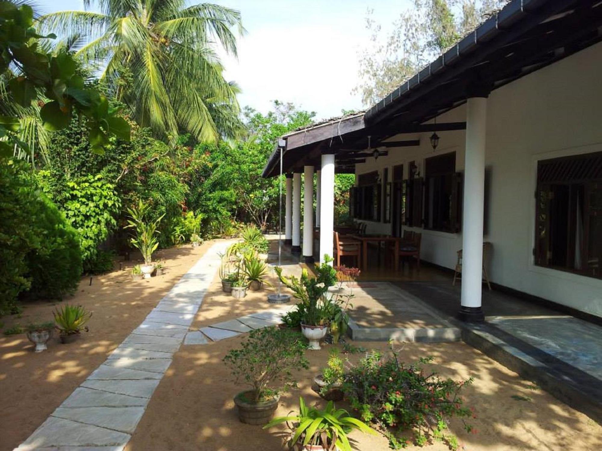 The Danish Villa Resort Baie d'Arugam Extérieur photo