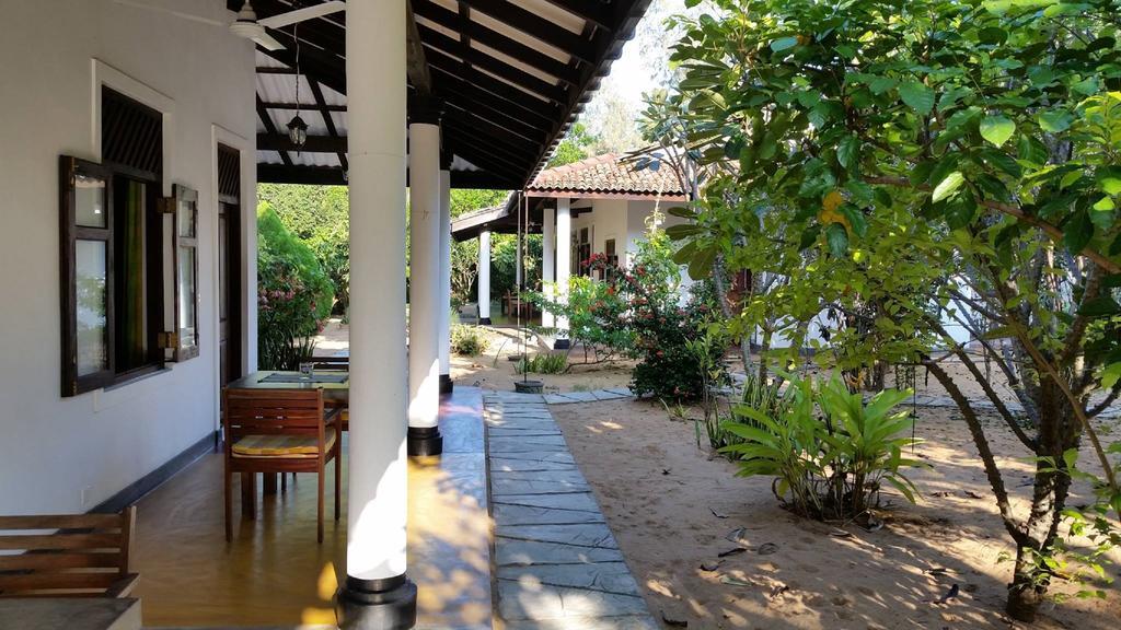The Danish Villa Resort Baie d'Arugam Extérieur photo