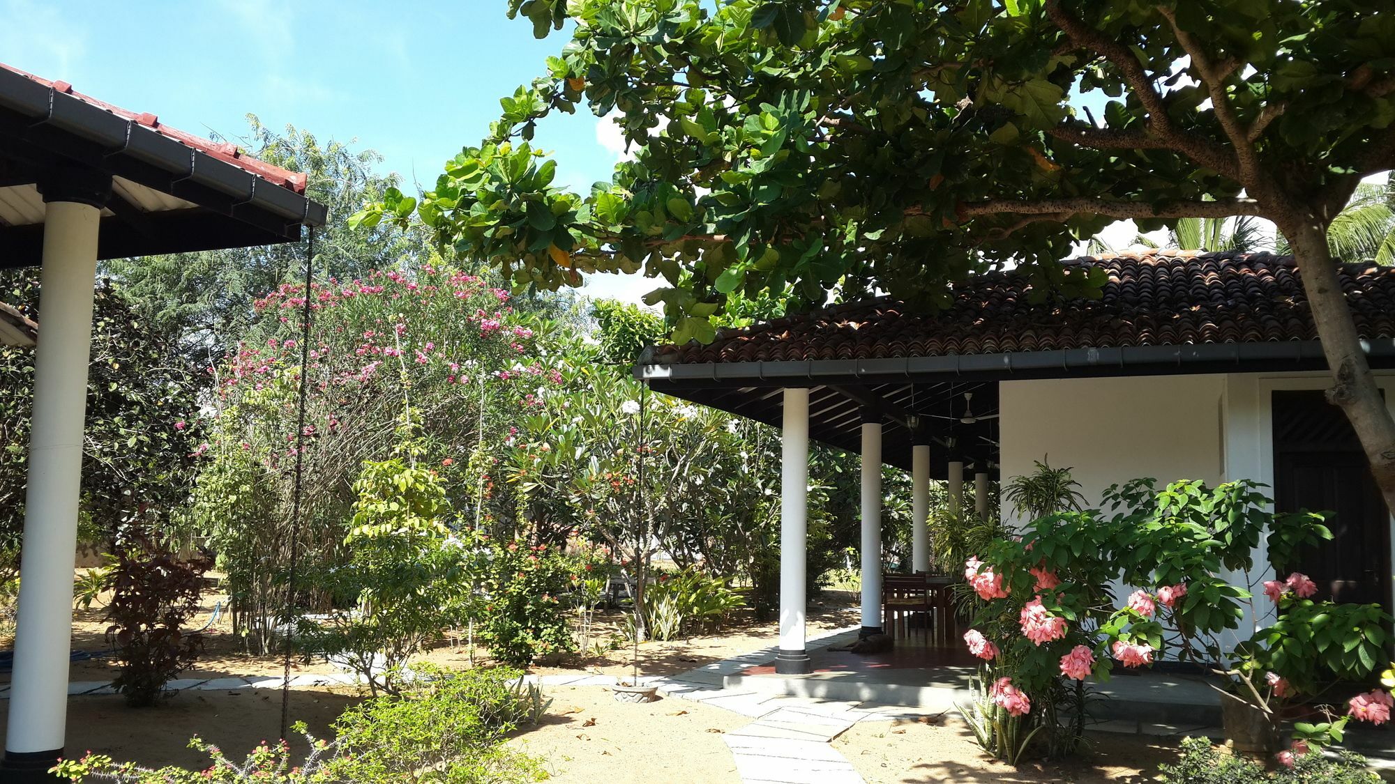 The Danish Villa Resort Baie d'Arugam Extérieur photo