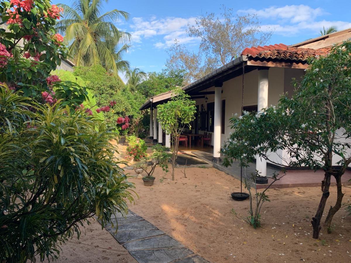 The Danish Villa Resort Baie d'Arugam Extérieur photo